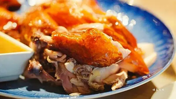 【食記】台北| 忠孝敦化站* 一吃上癮甕缸雞 金曲獎慶功指定、明星都無法抵擋的烤雞台菜餐廳