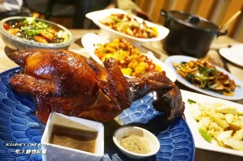 台北東區烤雞．皮脆肉嫩，讓人成癮的好滋味──一吃上癮甕缸雞