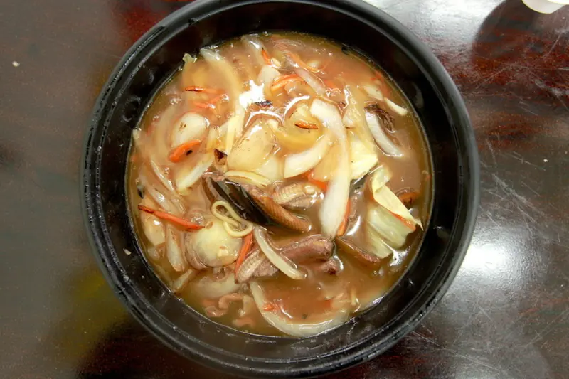 吃。高雄|鼓山區| 台灣特色鱔魚意麵美食，整體口感中規中矩定價合理「武廟南台鱔魚.花枝專賣店」。