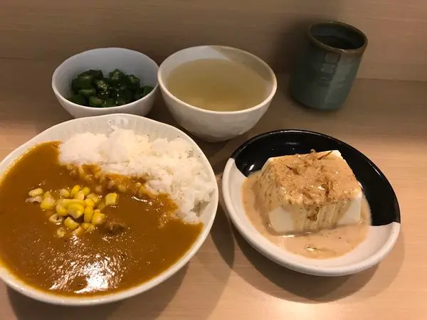 ［台中西屯］一頓飯堂~氣氛溫馨舒適，簡單明亮的日式小店品嘗日式咖哩飯，價格親民，餐點不失用心