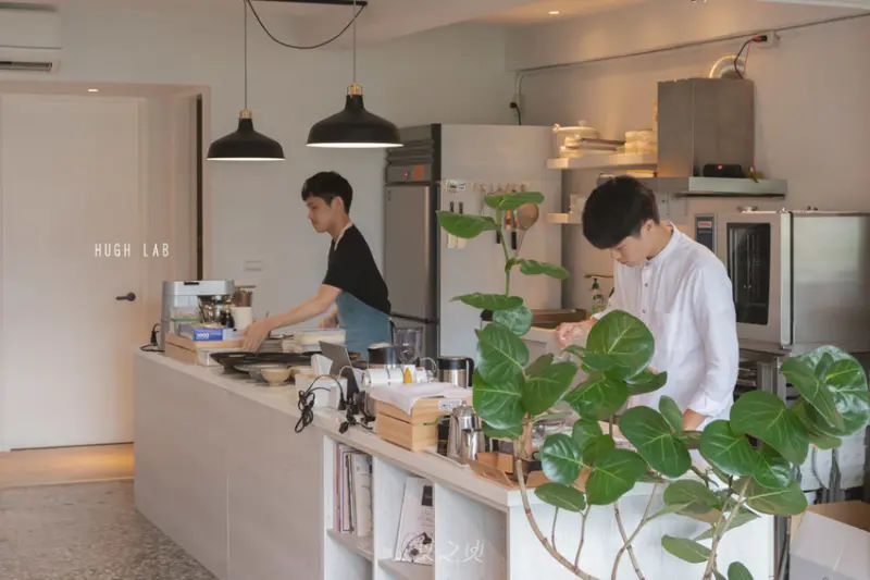 HUGH LAB,轉進老公寓的背後上樓,在一片清朗中解構甜點符號/台北預約制甜點私廚