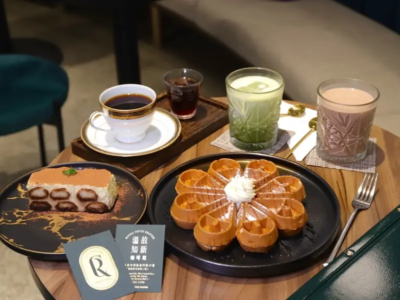溫故知新咖啡館Revival Coffee Roasters：在台南百年古蹟內享受美味的午茶食光｜隱身於名模林志玲舉辦婚禮的台南美術館一館內網美打卡咖啡廳 - 進食的巨鼠