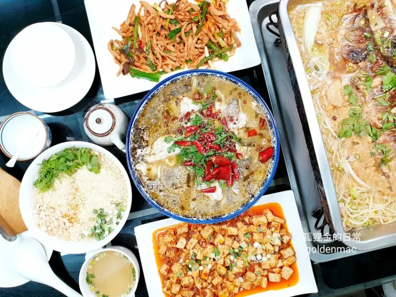 台中美食 │ 川麵道川味烤魚 正宗老壇水酸菜魚必點 還有超人氣渣渣麵一試成主顧 外送也吃的到