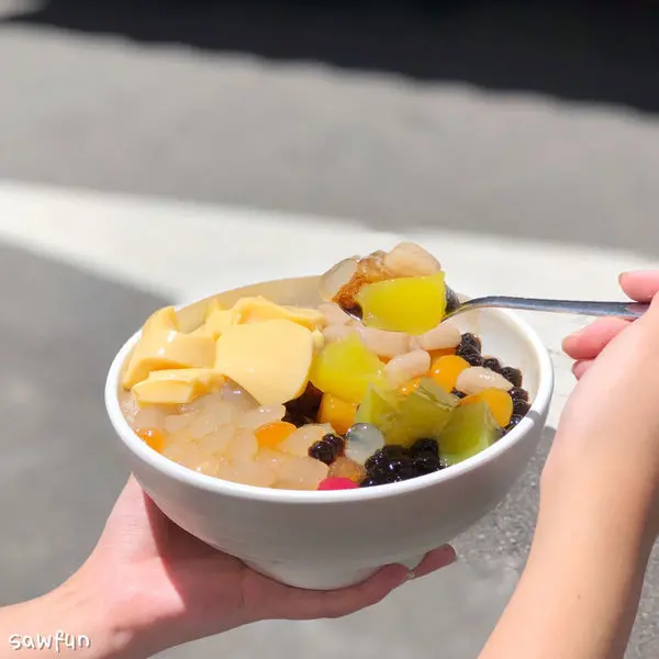 【台北美食】阿草的店 像高山一樣的黑糖綜合剉冰 銅板價格 超大份量 一個人吃不完的黑糖冰 行天宮美食 晴光市場旁