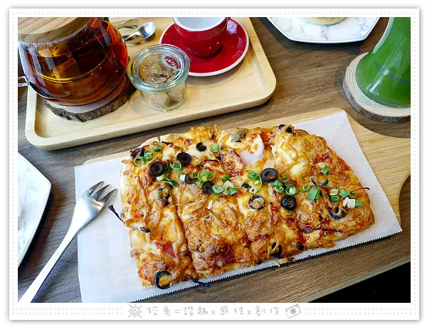 [台南食記] 蔬食樂．河畔店~安平下午茶推薦！法國莊園茶、綠拿鐵、甜點、手工披薩、無毒生菜沙拉！蔬菜是自家種的喔！