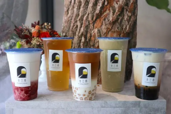 [食記] 台北 - 大安/忠孝復興、忠孝敦化【十三月 Tredecimber】隱身東區巷弄中的文青茶飲，多種特色飲品只有這裡才喝得到！