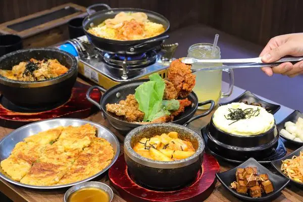【高雄‧食記】大韓名鍋 -- 平價韓式料理，部隊鍋200元有找!