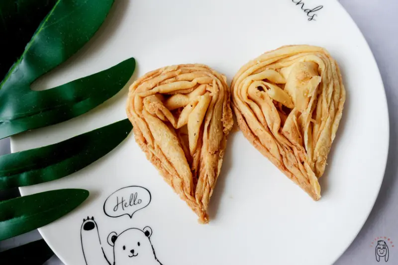 團購宅配美食 「熊本家」的水滴型千層蛋捲，有兩種口味，適合送禮或當下午茶點心。 - 丁Dingの吃貨日常