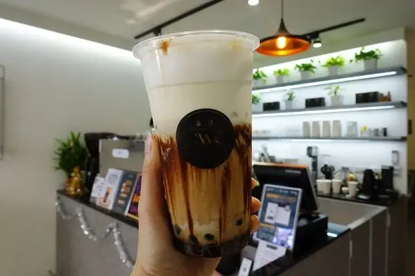 【台中】黑沃咖啡HWC(台中站前店）│台中珍奶節冠軍珍奶「黑糖黑玉拿鐵」，黑沃咖啡生產、烘焙、販售一條龍服務。榮獲年度十大伴手禮