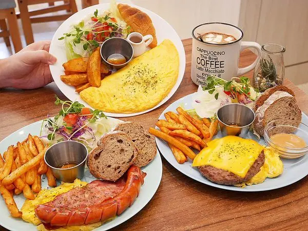 簡食光 Simple food - 新北板橋全日平價早午餐推薦，快點來挑戰巨無霸歐姆蛋，吃完一個就飽到不行
