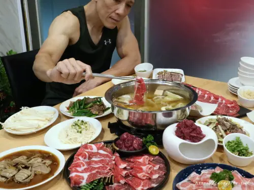 品牛一館│台中溫體牛火鍋推薦！選用每日新鮮現宰溫體牛肉，肉質鮮甜，湯頭更是一級棒！