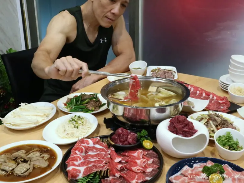 品牛一館│台中溫體牛火鍋推薦！選用每日新鮮現宰溫體牛肉，肉質鮮甜，湯頭更是一級棒！