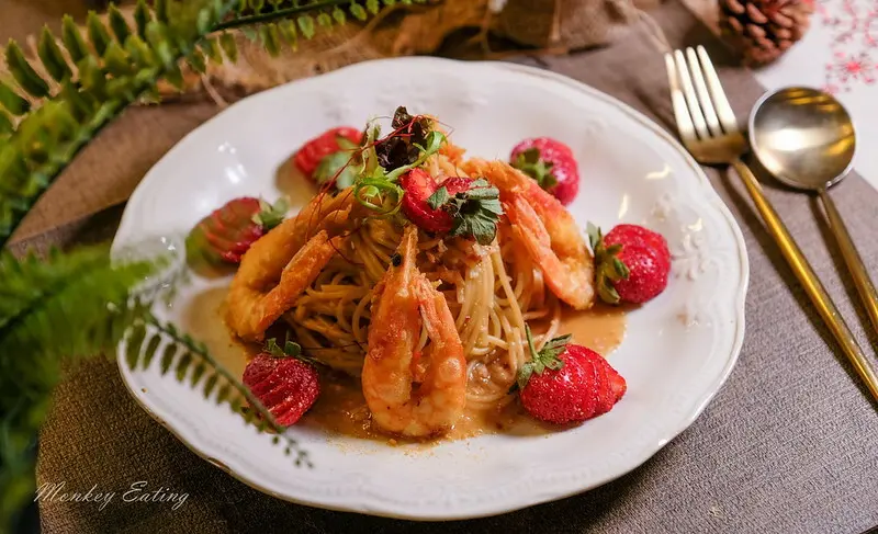 村口微光一中店│季節限定草莓義大利麵！老宅餐廳創新滋味，一中商圈巷弄美食