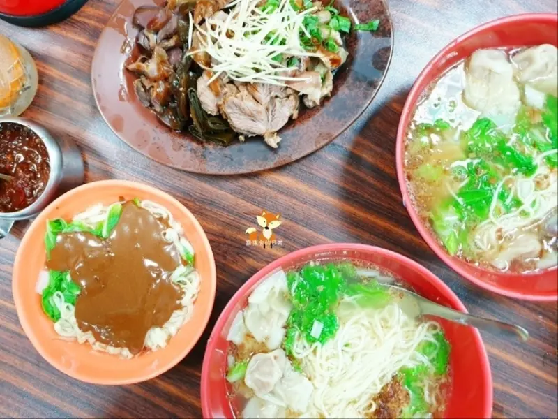 台中南屯 │ 品味香麵攤 南屯名店竹仔腳陽春麵系出同門麵店 大鋼盆魯味看上去就過癮
