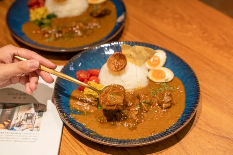台北大安美食 雷咖哩│法式甜點師轉行賣咖哩，融合10種以上自製香料，獨一無二風格、層次十足！ · 算命的說我很愛吃