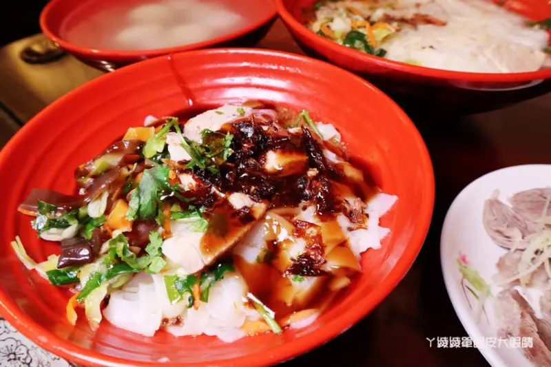 結合湖口老街懷舊復古拍照打卡風的古早味銅板小吃，新竹美食小吃湖口阿梅姐 - ㄚ綾綾單眼皮大眼睛