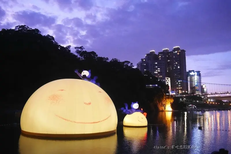 走。新北新店《2019碧潭地景藝術節 幾米 月亮忘記了》期間限定！高15米的大月亮降落在碧潭啦