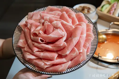 竹北火鍋同樂食鍋超狂壽星優惠，生日月份跟日期相加多少就換幾片肉肉！一整斤蛤蜊只要加價99元 - ㄚ綾綾單眼皮大眼睛