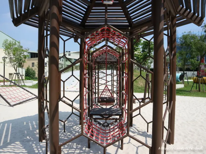 台中首座「蜂巢」遊具公園在這裡！蜂巢設計意象，打造12感官式遊具～