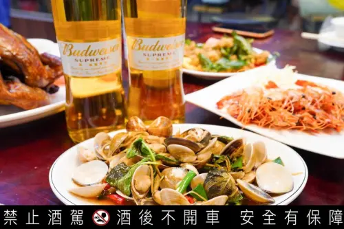 【蘆洲美食】小酌好去處，起雞厝甕缸雞x百威金尊美食搭配，單一品種麥芽適合女生喝的啤酒推薦！