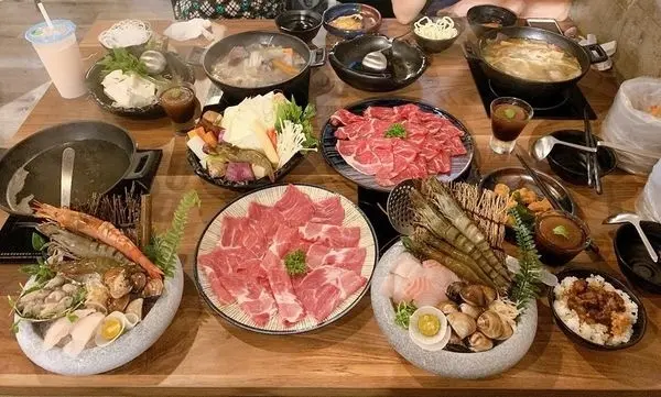 基隆廟口夜市|新開幕石頭火鍋|巷弄有一鍋|冰淇淋.飲料.咖啡免費喝