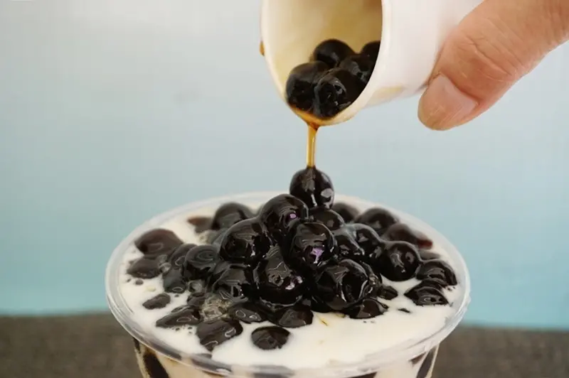 不輸陳三鼎的手炒黑糖珍珠鮮奶，新品芋頭牛奶也不能錯過!!