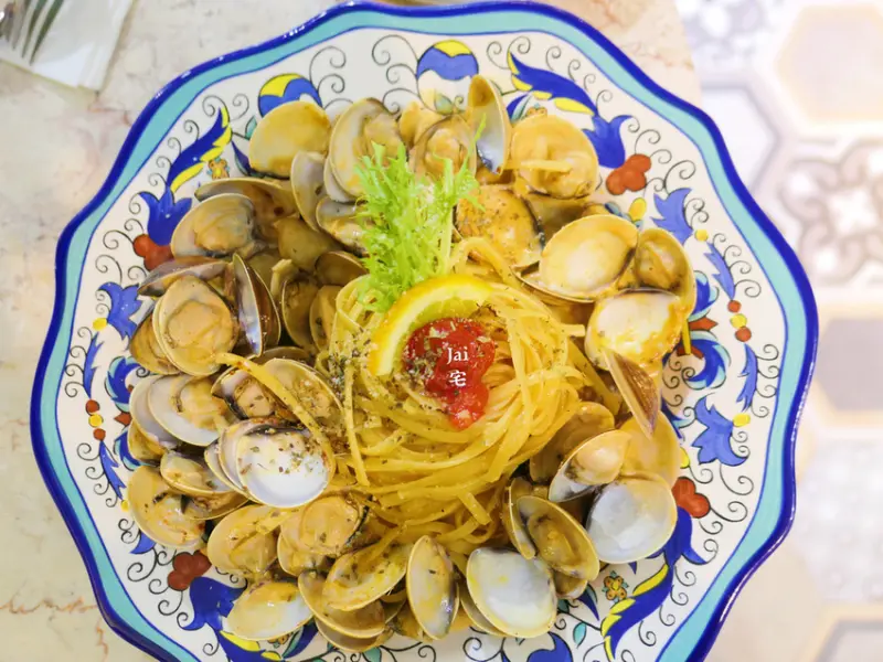 台北萬華—JAI宅｜滿滿四十顆蛤蜊不到三百 西門最美森林系餐廳｜西門、武昌街