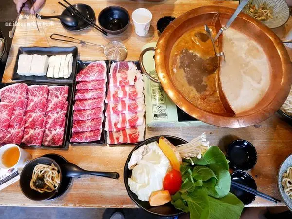 中壢美食︱粥水火鍋專賣店，使用粥水為湯底，肉質軟嫩好吃