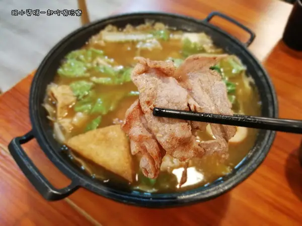 【北投美食記】小石鍋 石頭小火鍋 燒肉火鍋 烏龍麵 選擇多樣化價格親民 小資族的最愛 平價火鍋店的極品
