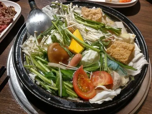 【蘆洲。火鍋】老字號 旺角石頭火鍋 ︳獨特花生沙茶醬料 ︳麻油爆炒洋蔥 炒出香氣  價格經濟實惠 擄獲老饕的心