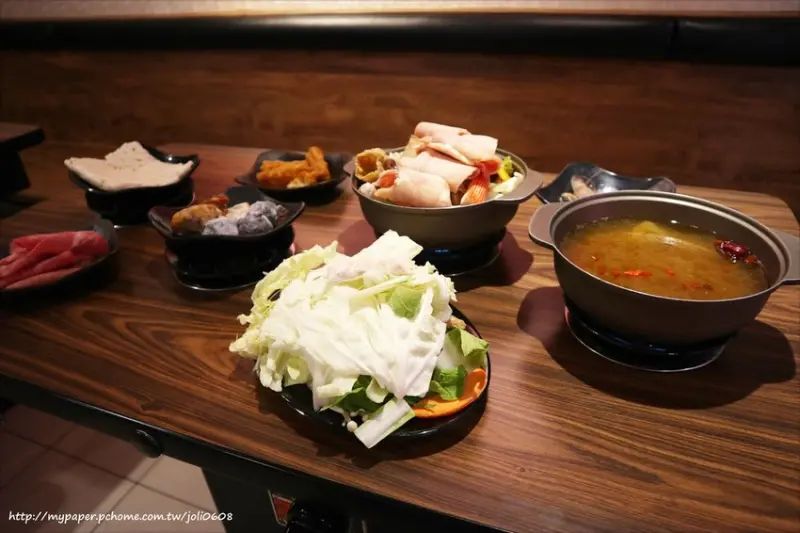 【麻辣庄小火鍋】台北美食推薦 中山國中小火鍋 必點招牌麻辣鍋 蔬菜熬煮湯頭鮮甜入味 百元平價小火鍋首選