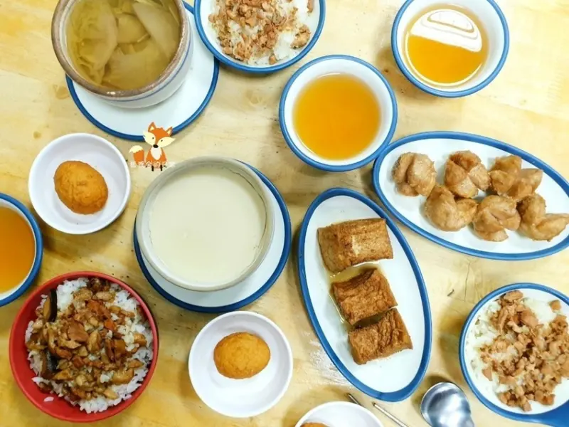 台中西區 | 阿得嘉義米糕 必點超水嫩蒸蛋 炸魯蛋 炸貢丸 傳承爺爺的老手藝