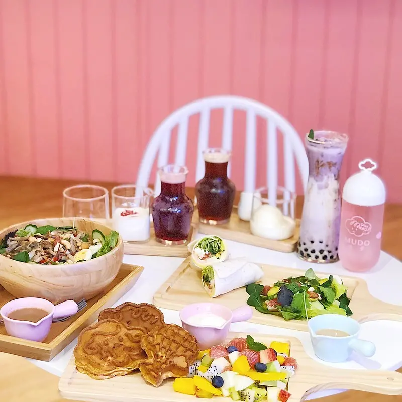 { 國父紀念館站 } 最新粉紅少女店沐朵創意時尚茶飲🎀雲知道自己那～麼可愛嗎☁️☁️☁️網紅店美味度居然那麼高!!!