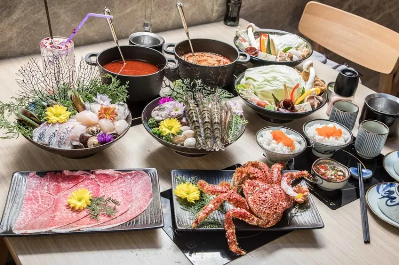 [桃園龜山]頂級食材鍋物推薦，驚呆！加點整隻南極大雪蟹只要199元！六石蒔鍋 