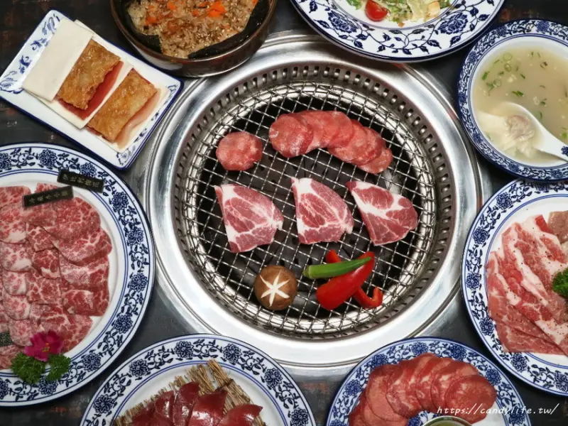 墨妃家│台中燒肉推薦！超美宮廷風裝潢，還有旗袍正妹，免費巨大戰斧牛讓你帶回家，菜色創新多樣化～