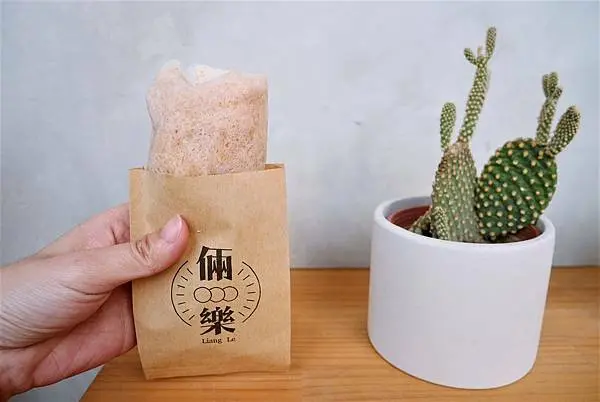 淡水美食-倆樂 LiAng Le.花生捲冰淇淋/甜筒冰淇淋.古早味甜品，結合手作職人的精神打造出來的日系甜點店.近淡水老街、淡水捷運站