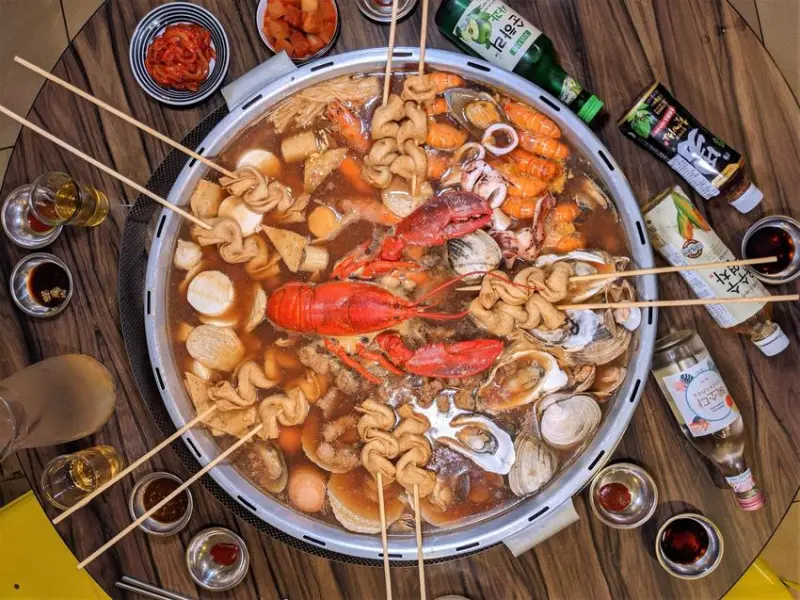 韓蚌蚌海鮮研究院｜全台首家超澎湃巨大海鮮韓式部隊鍋！超人氣排隊霸氣蒸籠海鮮火鍋！新莊海鮮推薦、新北海鮮推薦、新莊韓式推薦、新北韓式推薦、新莊火鍋推薦、新北火鍋推薦