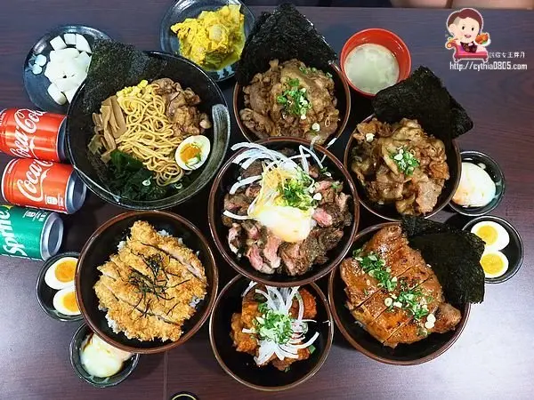 只要花150元就可以吃到舒肥過的巨無霸雞腿丼，內用還有雞白湯可以無限暢飲，天啊~實在太划算了啊!!!