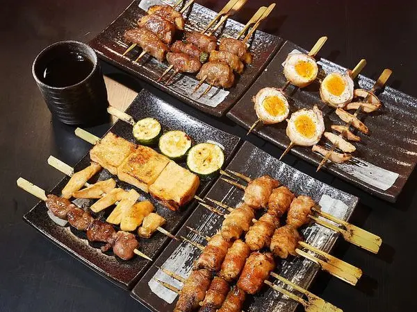 熾焰手串 - 桃園中壢平價串燒，快揪朋友、家人來吃串燒喝小酒，吃飽還可以到中原夜市逛逛買小吃