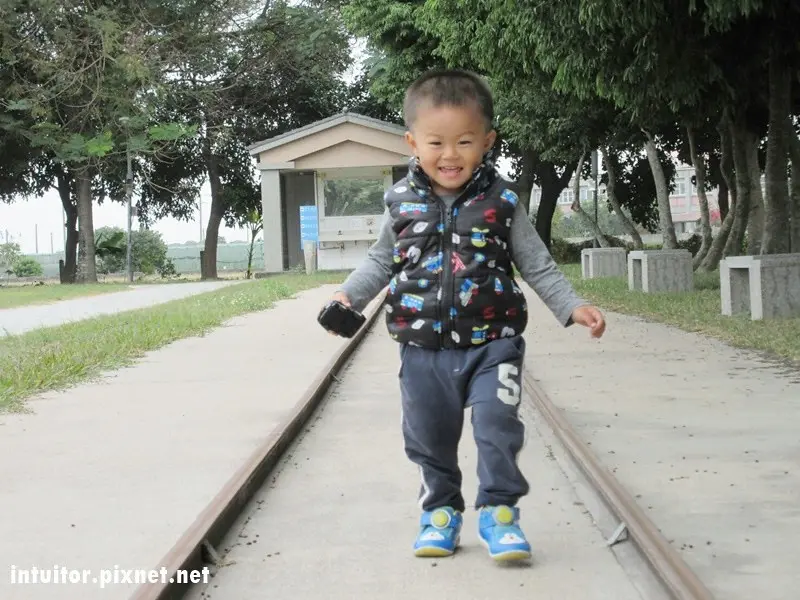 [雲林]開拓新未來，巨人的腳踩在二崙軍史公園/雲林二崙親子景點/看火車