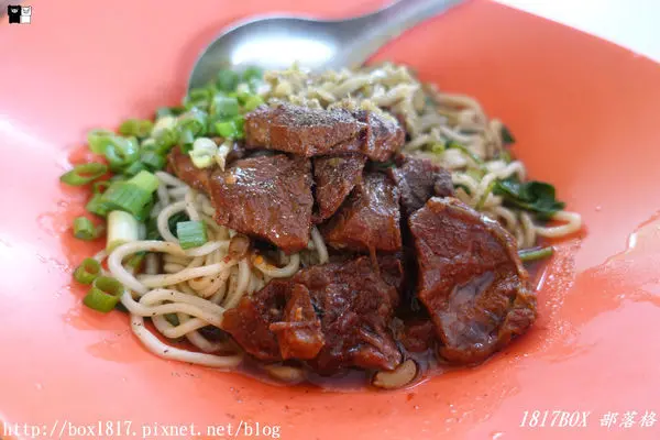 【台中。霧峰】光復新村。成就牛肉麵