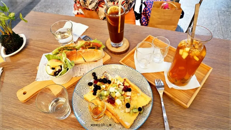 【中山不限時wifi咖啡廳，老宅2樓】拾伍窩Cafe／中山捷運站～筆電族的最愛的店，點一杯飲料就可以待上半天，不定時有結合手作課程