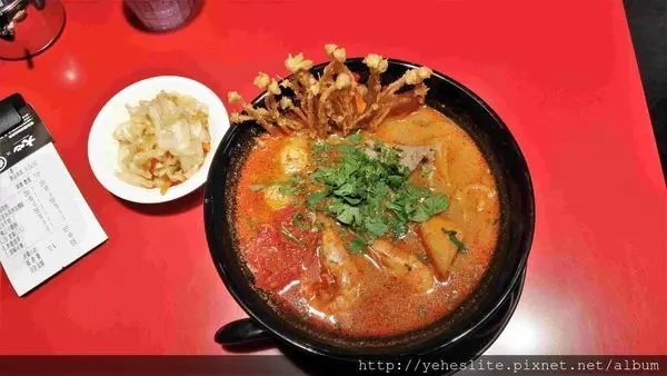 大心新泰式麵食高雄三多店