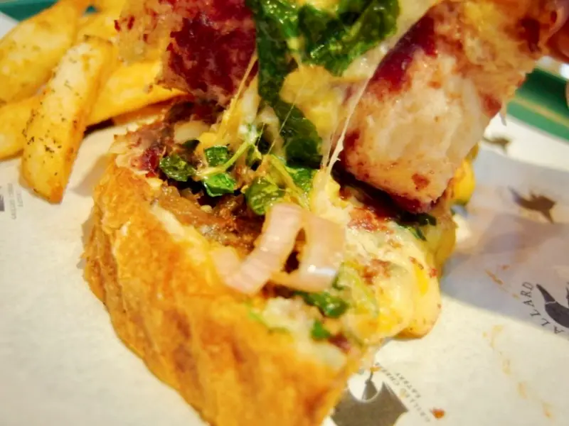 台北東區早午餐推薦：190度熱煎起司吐司！美式餐酒館必吃野鴨小餐館！