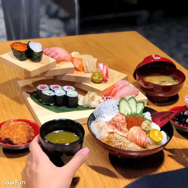 【台北美食】冰見海鮮丼 粋鮨 日本富山30年歷史的海鮮丼 新鮮直送的富士海鮮 職人師傅的握壽司 丼飯 蟹肉可樂餅 信義新光三越 台北101 市政府站美食