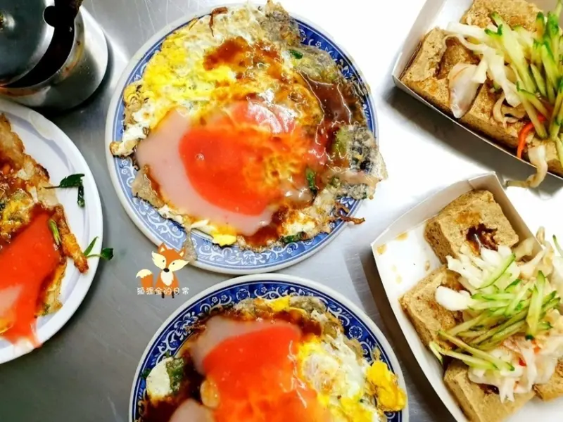 台中中區 │ 中華路臭豆腐蚵仔煎 內行人都吃這攤太早來吃不到 恰恰的蚵仔煎蝦仁煎也好吃