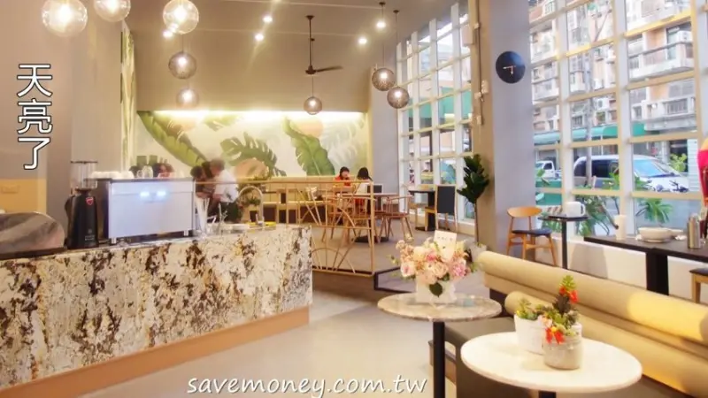 天亮了咖啡餐館｜北屯新店,網美最愛打卡點,正妹超多! - 達人Emily的播報台