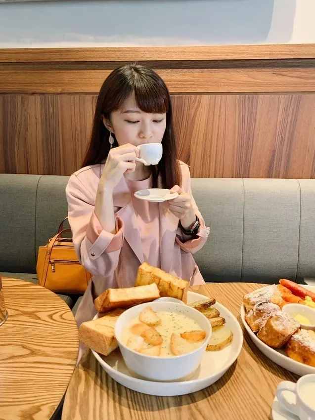 【台北不限時咖啡廳-南港】Coppii Lumi Liv ing room-不能錯過的超大寬敞用餐空間