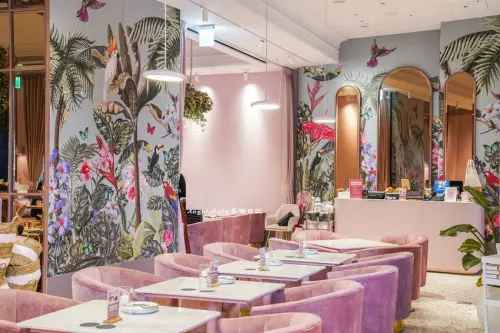 台北最美的秘密花園約會餐廳｜petit doux.微兜 café bistro 期間限定草莓瓦帕草莓控必吃美食、姐妹淘聚會首選