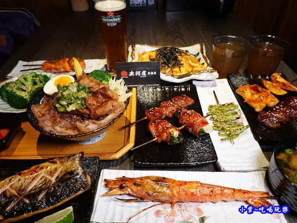 捷運市政府/信義區商圈美食【大河屋燒肉丼串燒居酒屋-微風信義店】米塔集團美味串燒酒食、丼飯專賣店/約會、聚餐濃濃日式氛圍(微風信義百貨美食)食記+菜單